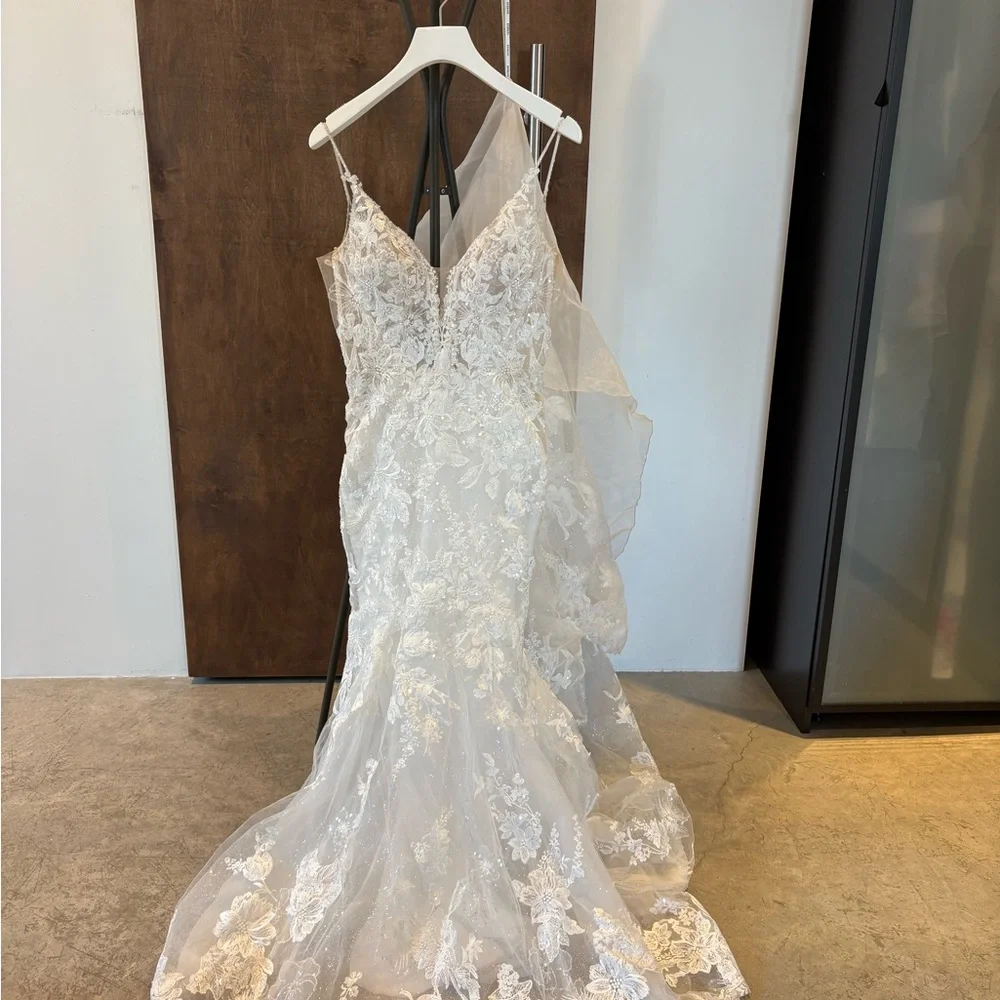 Enzoani Paige Elegant Lace Wedding Dress - Picture 8 of 16